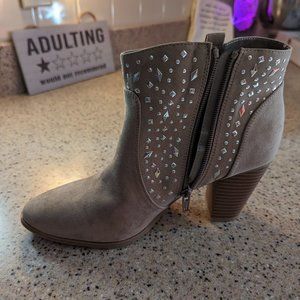Jennifer Lopez Myra Taupe Silver Stud Western Chunky Heel Booties - Women’s 9